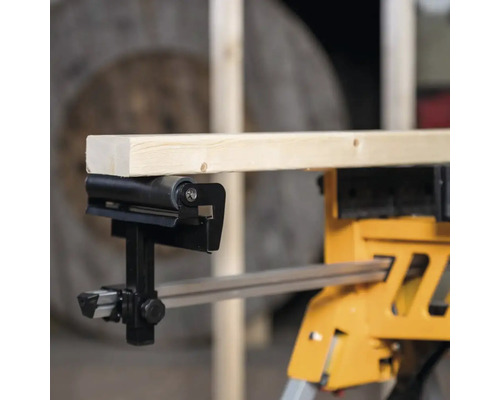 Banc de lucru cu suport cu role și placă de lemn