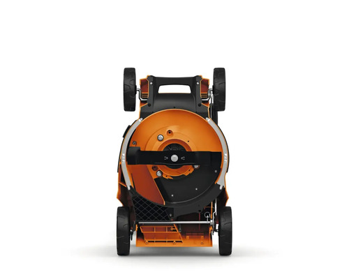 Partea inferioară a unei mașini de tuns iarbă cu lamă