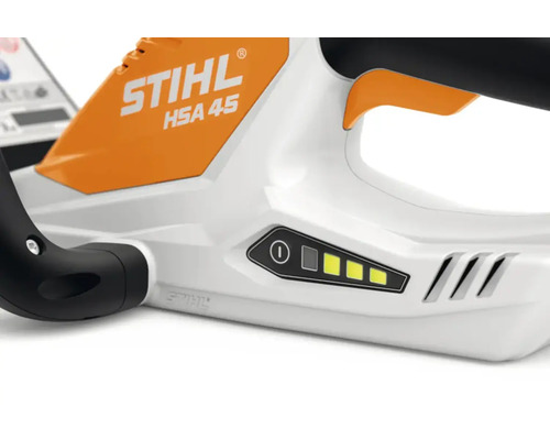 Imagine detaliată cu mașina de tuns gard viu cu acumulator Stihl HSA 45 cu indicator de baterie