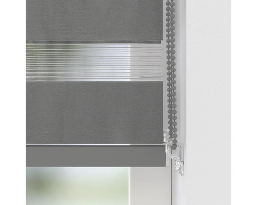 Prim-plan cu jaluzea dublă cu lanț