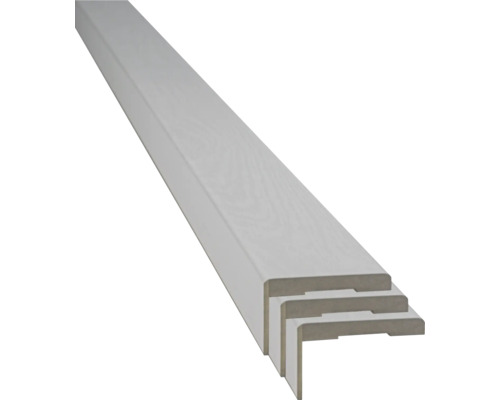 Trei profile unghiulare din lemn