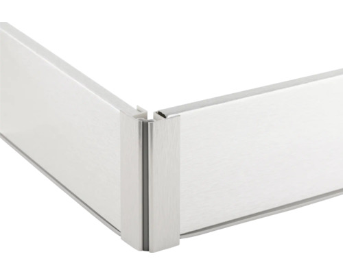 Conexiune de colț a două plinte albe