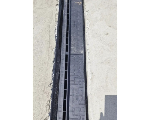 Canal de scurgere din beton cu grătar pentru exterior