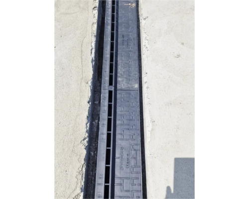 Rigolă de drenaj din plastic, încorporată în beton