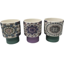 Trei ghivece ceramice cu modele florale diferite