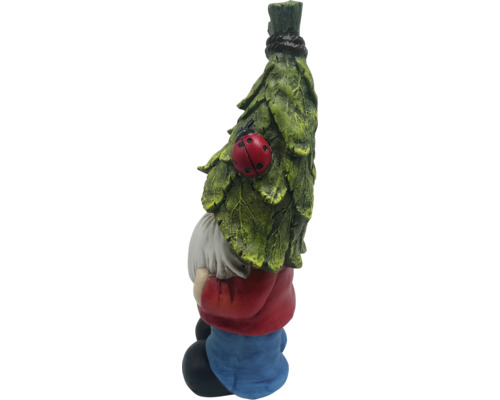 Piticul de grădină cu pălărie de frunze și buburuză