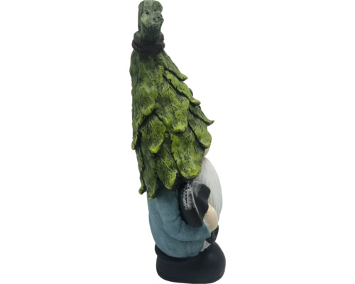 Gnom de grădină cu pălărie de frunze ca decor pentru grădină