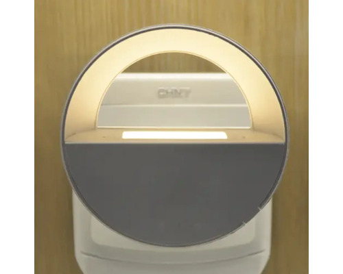 Lumină de veghe cu sigla CHNT, cu senzor pentru prize