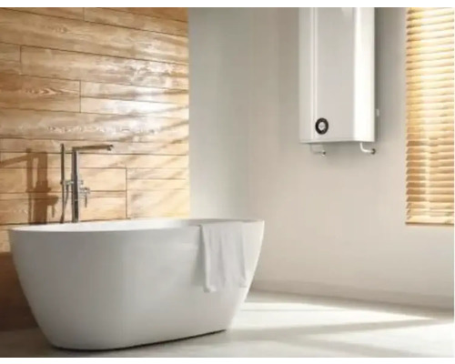 Baie cu cadă independentă, robinet și boiler