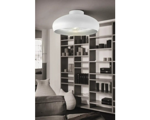 Lumină de plafon în sufragerie cu bibliotecă