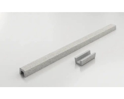 O imagine detaliată a unui profil de bordură din beton cu detaliu de canelură și feder.