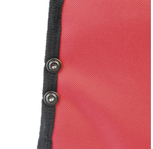 Prim-plan cu capse pe material textil