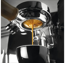 Espressor care prepară cafea
