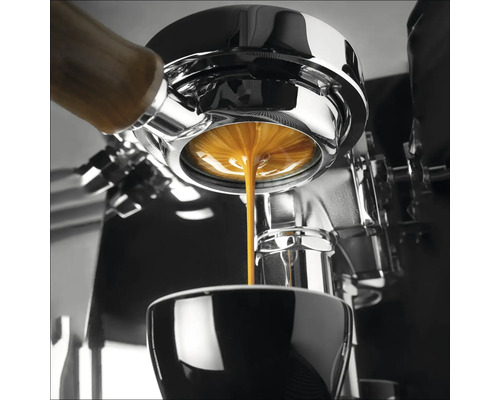 Espressor care prepară cafea