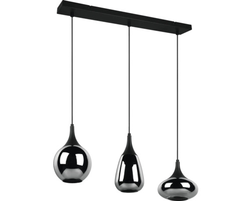 Lumină suspendată cu trei abajururi de forme diferite