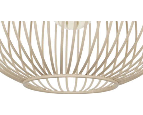 Prim-plan al unei lămpi suspendate cu un cadru din tije metalice