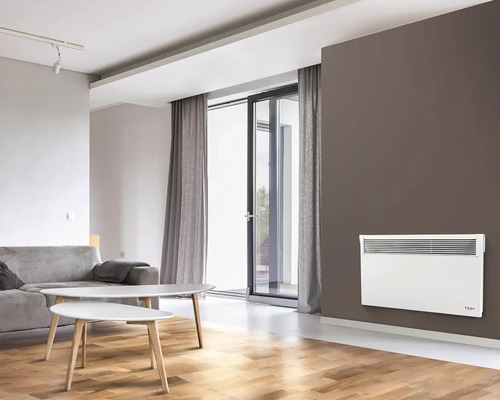 Living cu canapea, masă și convector de perete Tesy