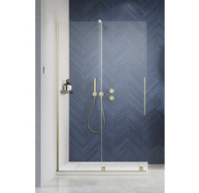 Duș walk-in cu perete de sticlă, cadă de duș și armături în fața modelului herringbone albastru