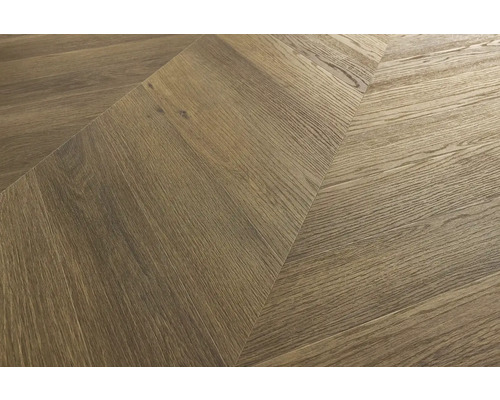 Pardoseală deschisă la culoare cu aspect de lemn, cu model herringbone