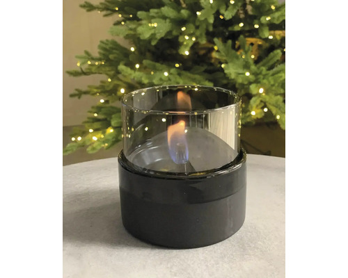 Șemineu cu etanol cu cilindru de sticlă pe o masă