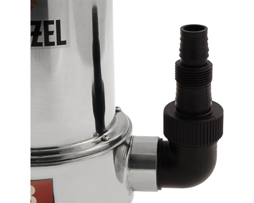 Imagine detaliată cu o pompă de apă cu racord de furtun negru