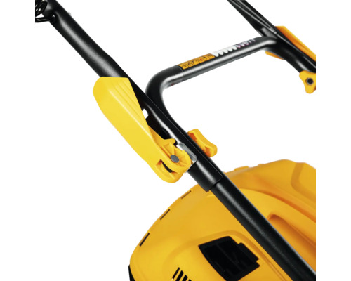 Vizualizare detaliată a unei mașini de tuns iarba cu mâner