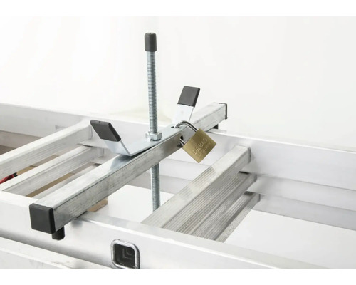 Siguranță scară cu lacăt pe o scară de aluminiu