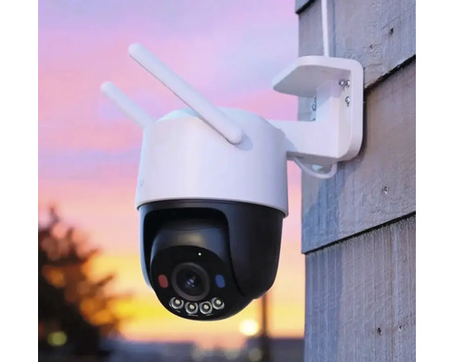 Cameră de supraveghere pentru montare pe perete cu antene