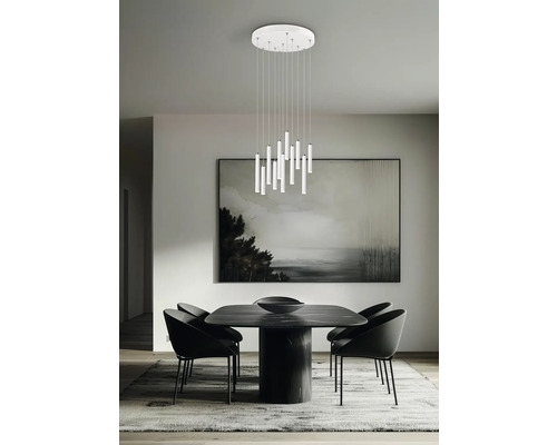 Sufragerie modernă cu masă, scaune și lampă suspendată