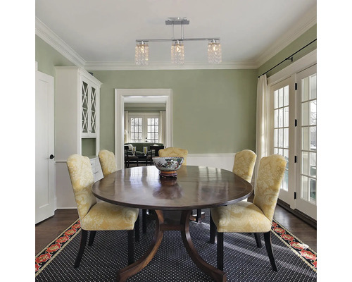 Sufragerie cu masă, scaune și plafonieră