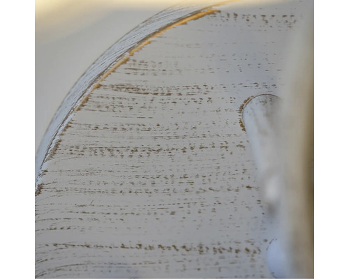 Imagine detaliată a unei mese din lemn