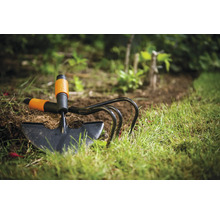 Unelte de grădinărit: sapă și cultivator în grădină