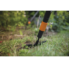 Unealtă de grădinărit folosită pentru îndepărtarea buruienilor din grădină