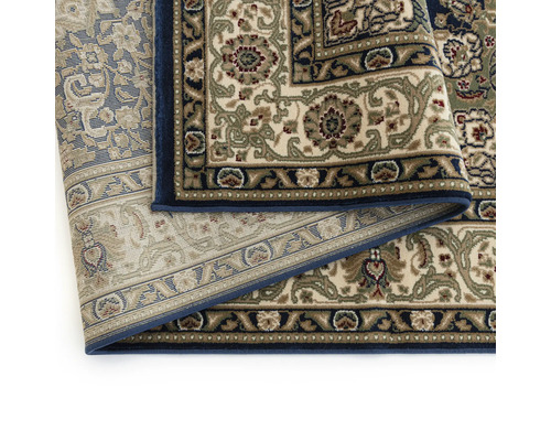 Imagine detaliată a unui covor cu model floral