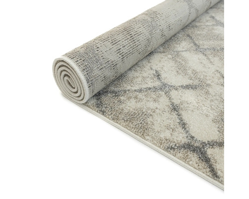 Covor rulat cu model