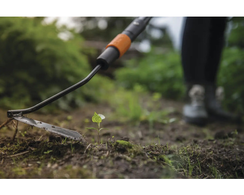 Sapa de grădină utilizată pentru îndepărtarea buruienilor în grădină.