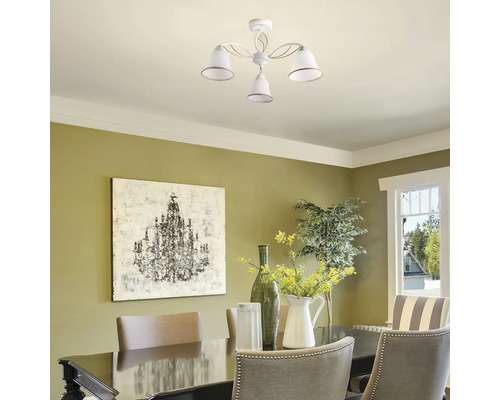 Lumină de tavan cu patru lămpi în sufragerie