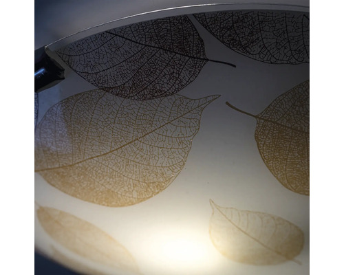 Frunze decorative pe lampă