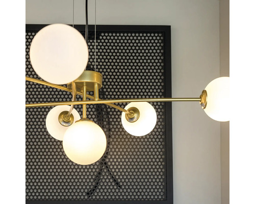 Lumină de tavan cu cinci abajururi rotunde și cadru metalic