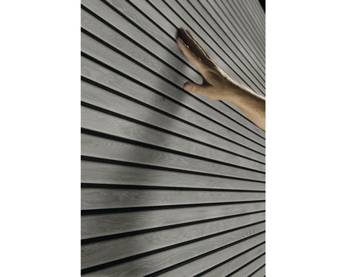 Placare perete din lemn cu mână