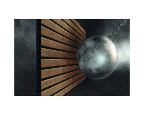 Placare perete din lemn cu bilă de demolare pentru teste de stabilitate