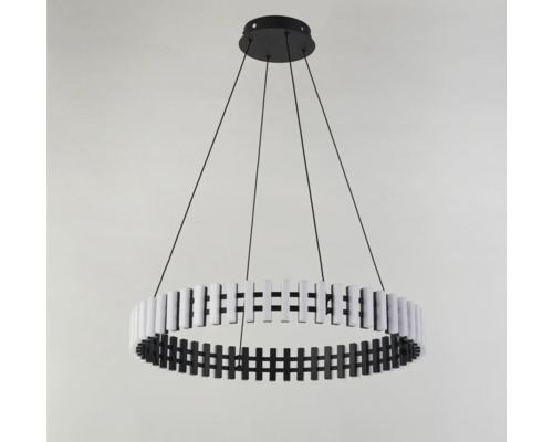 Lustr rotund cu suspensie neagră și bare de lemn