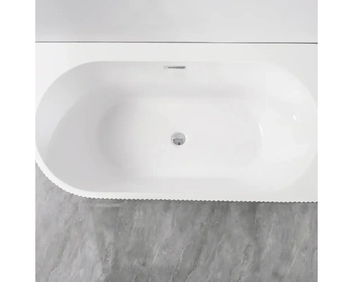 Vedere de sus a unei căzi cu armătură de preaplin