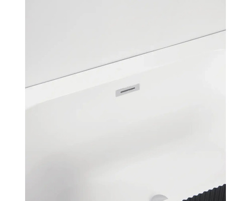 Imagine detaliată a unei căzi cu protecție la preaplin