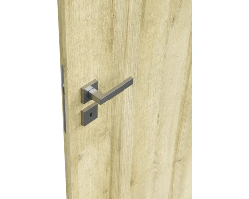 Prim-plan cu o ușă de lemn cu mâner