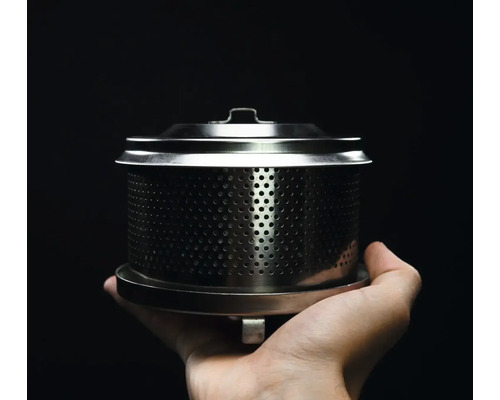 Sită chiuvetă din oțel inoxidabil ținută în mână