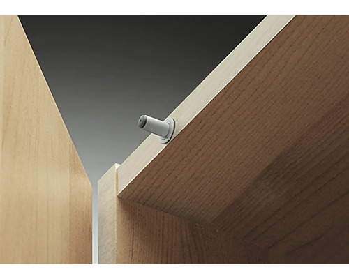 Amortizor de ușă pe o ușă din lemn