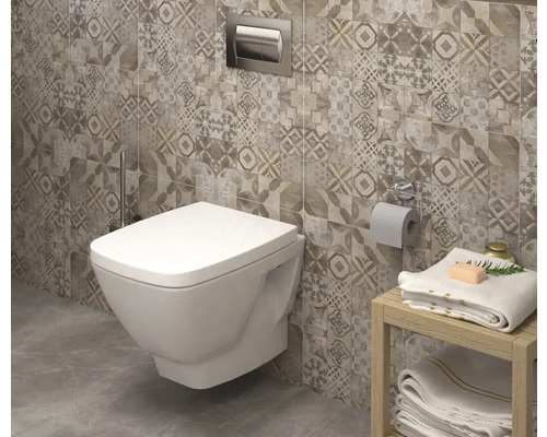 Baie cu toaletă suspendată, suport pentru hârtie igienică și faianță cu model