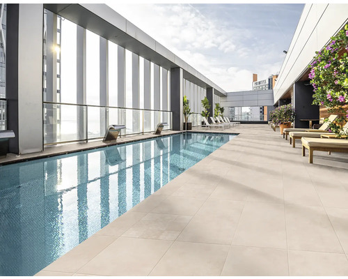 Exterior cu piscină și podea cu gresie