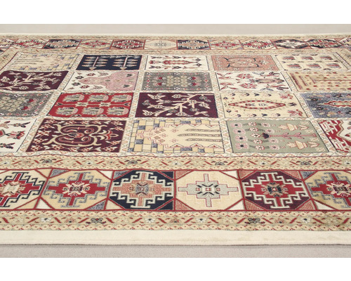 Covor cu modele geometrice și florale